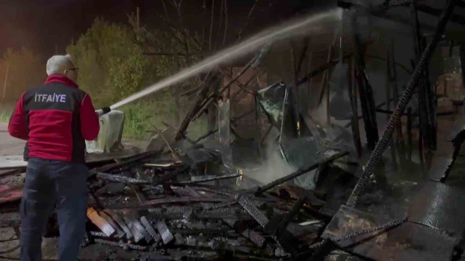 Amasya’da manav tezgahı alev topuna döndü
