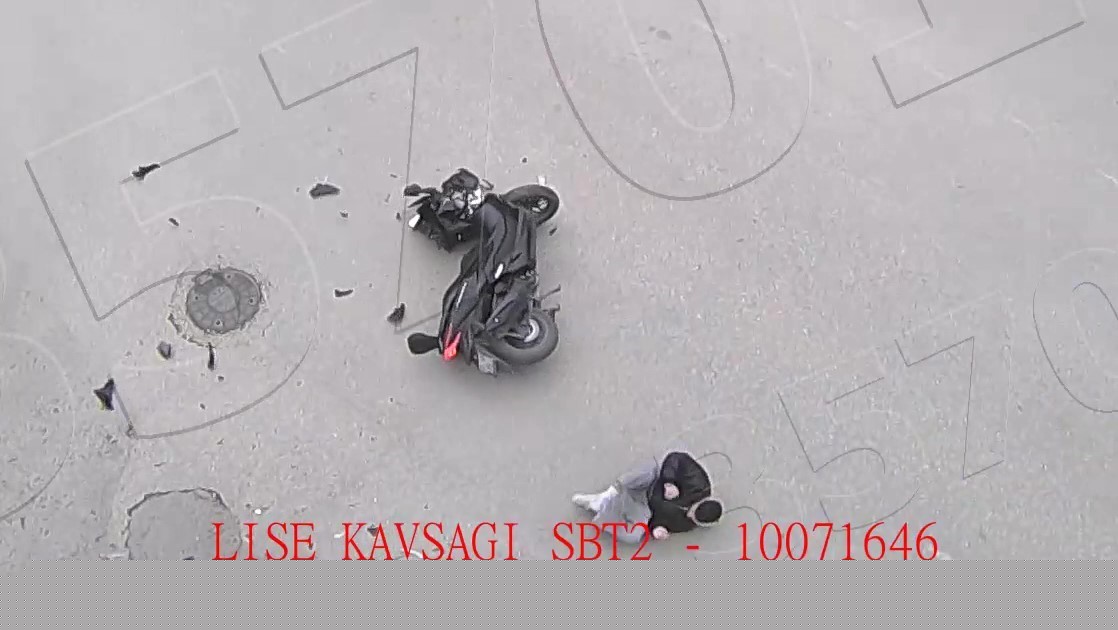 Amasya’da motosiklet ile otomobilin çarpıştığı kaza kamerada
