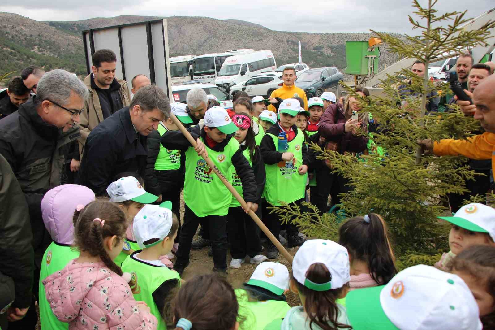 Amasya’da Orman Haftası etkinliği çocuk şenliğine dönüştü
