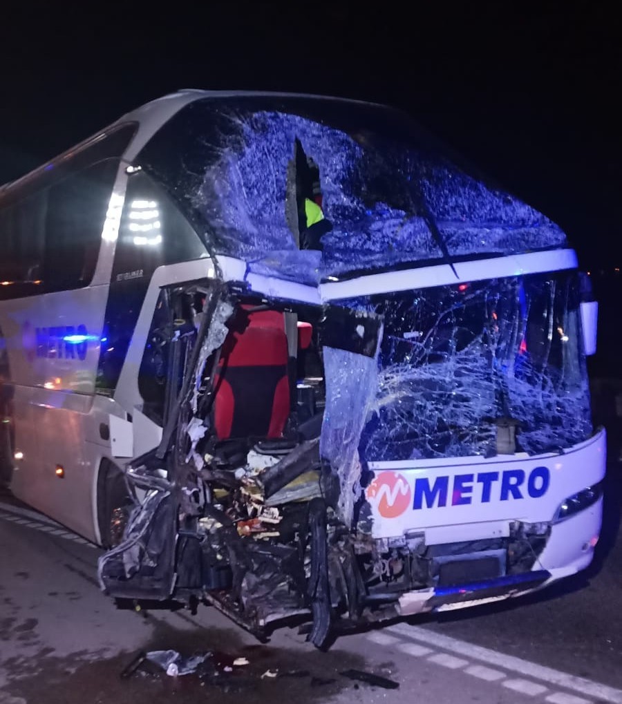 Amasya’da otobüs ile tır çarpıştı: Çok sayıda yaralı var
