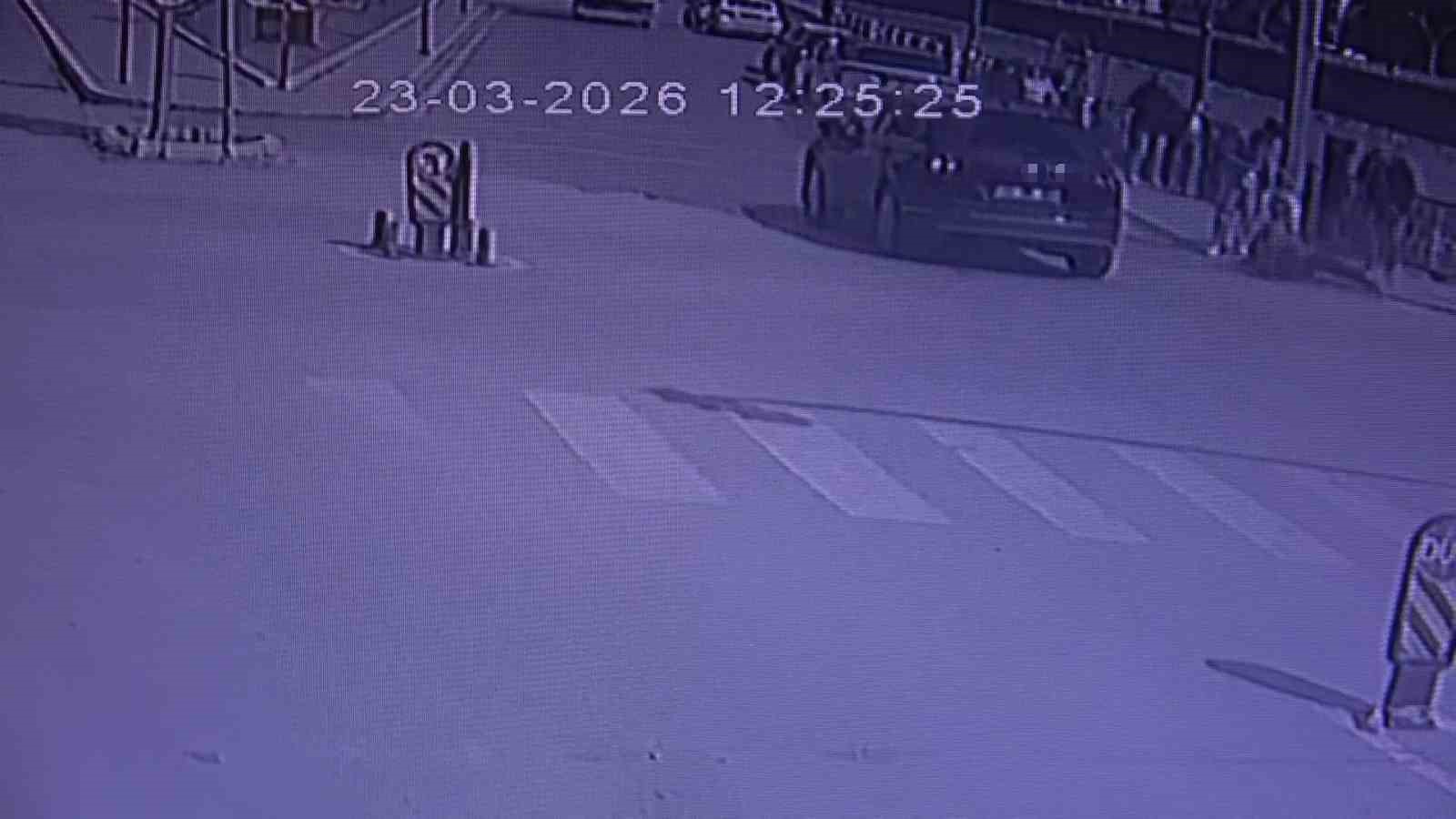 Amasya’da otomobilin çarptığı motosikletli havada takla attı
