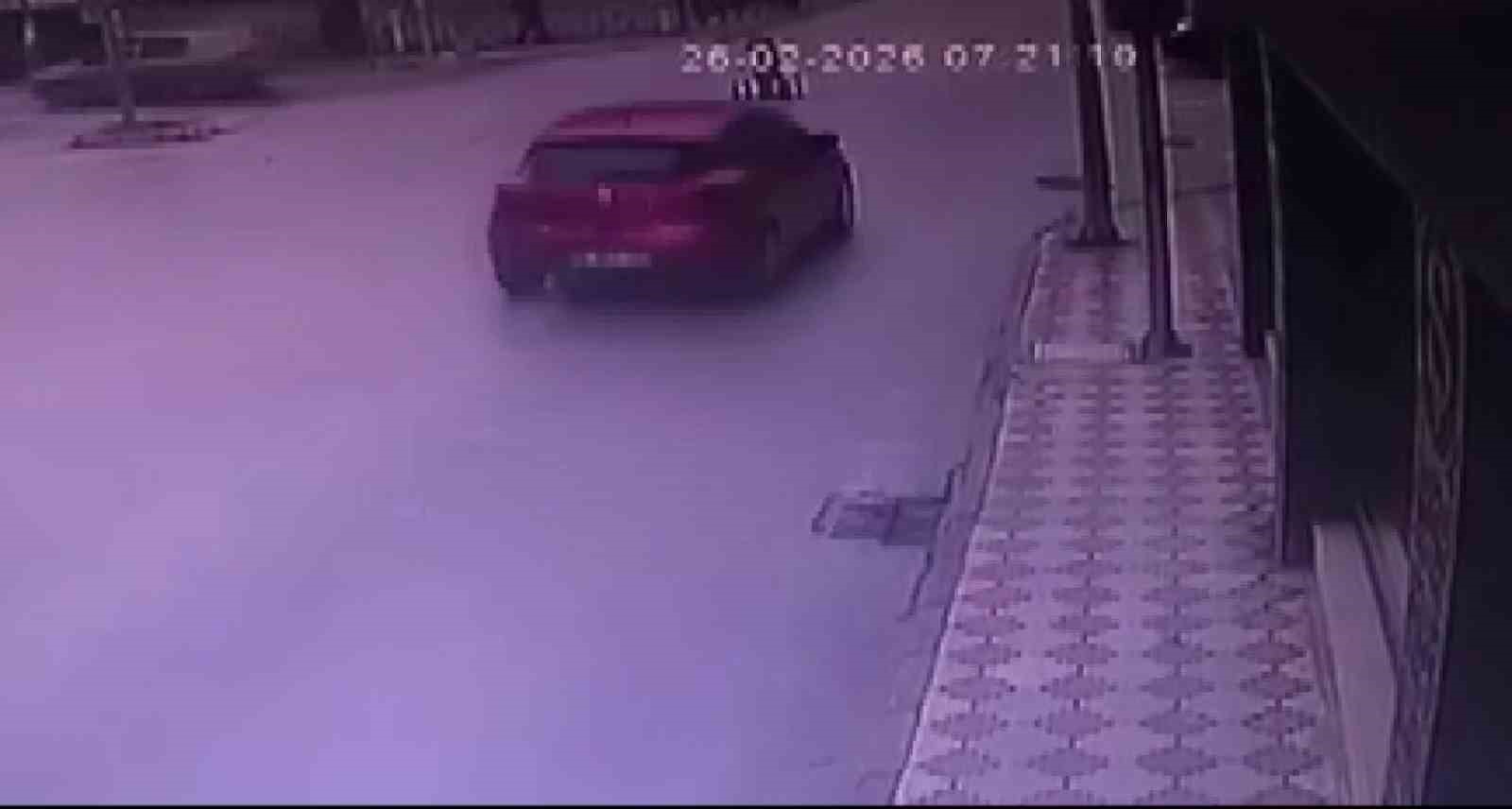 Amasya’da otomobilin Yeşilırmak Nehri’ne uçtuğu kaza kamerada
