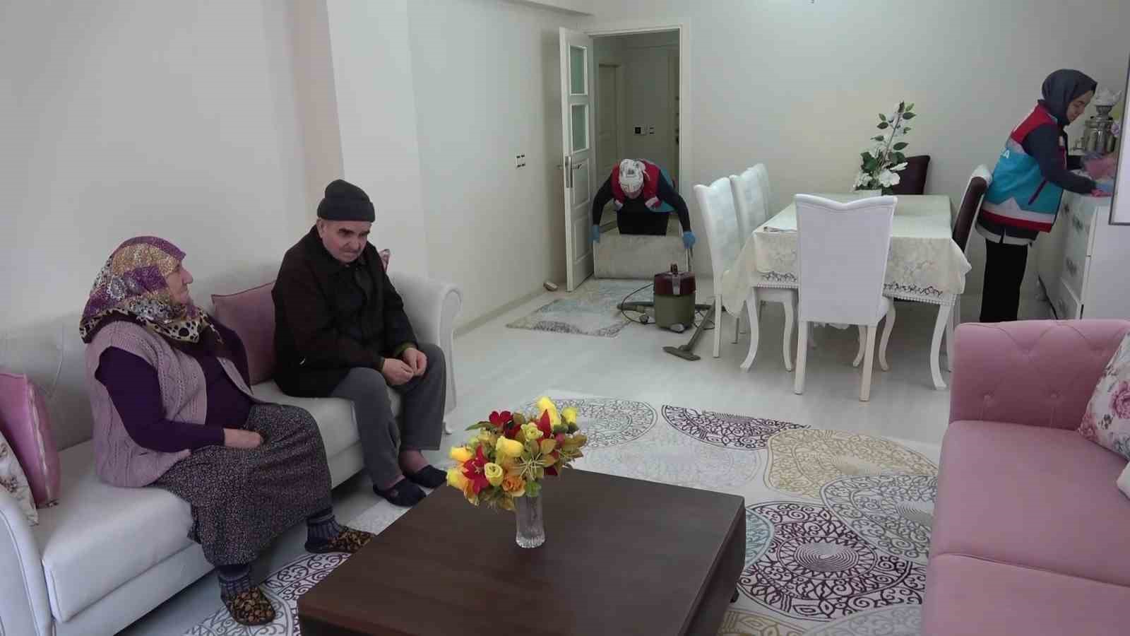 Amasya’da yaşlıların bayram temizliğini ‘vefalı eller’ yaptı
