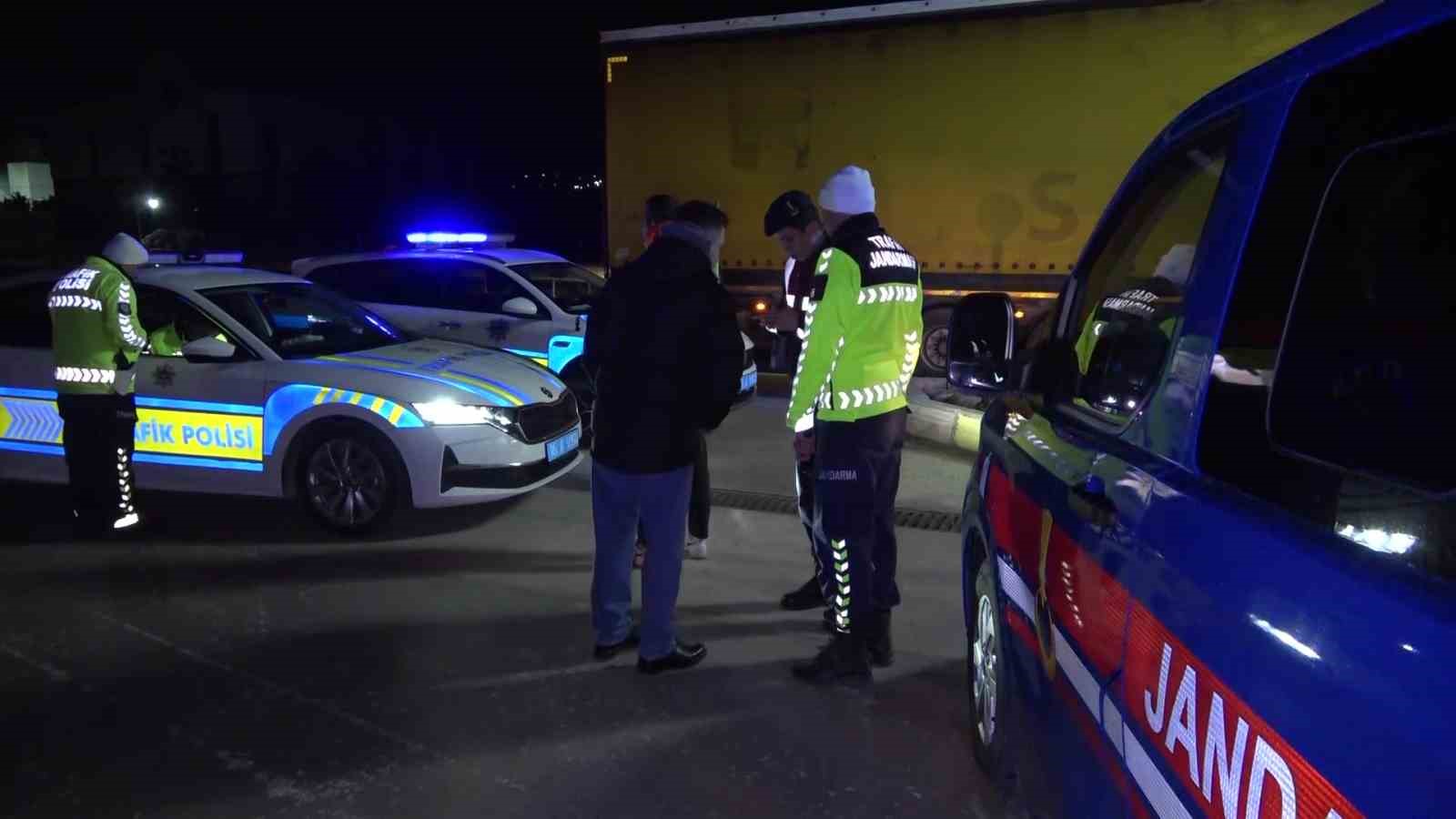 Amasya’da yolcu otobüsü ile tırın çarpıştığı kazada 11 yaralı
