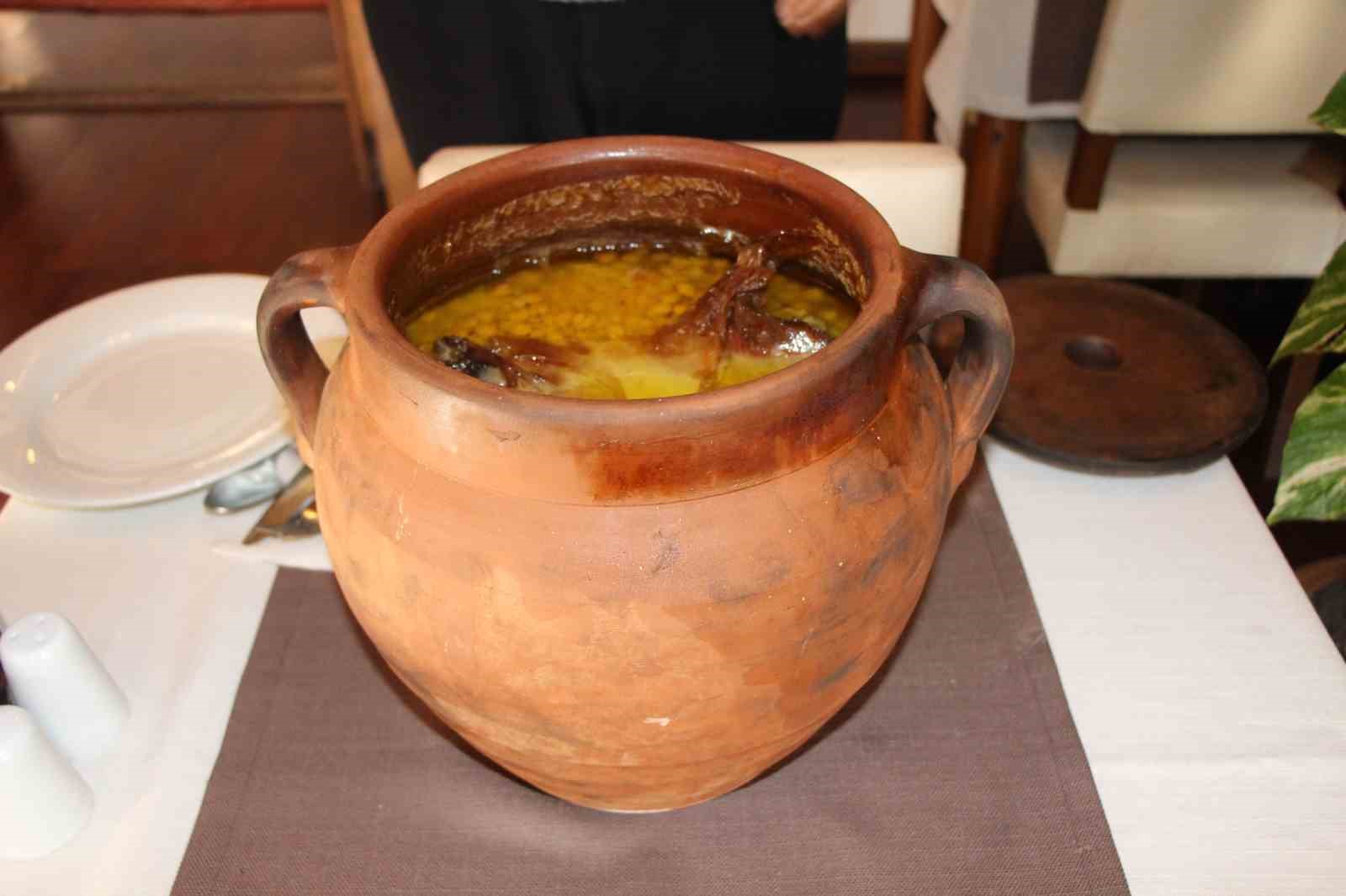 Amasya’nın tescilli lezzeti ’taş fırın keşkeği’: Pişmesi 12 saat sürüyor
