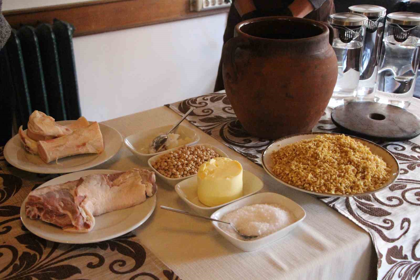 Amasya’nın tescilli lezzeti ’taş fırın keşkeği’: Pişmesi 12 saat sürüyor
