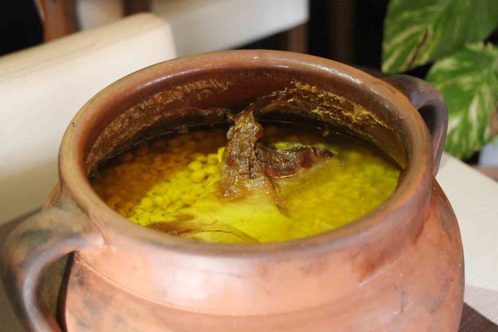 Amasya’nın tescilli lezzeti ’taş fırın keşkeği’: Pişmesi 12 saat sürüyor
