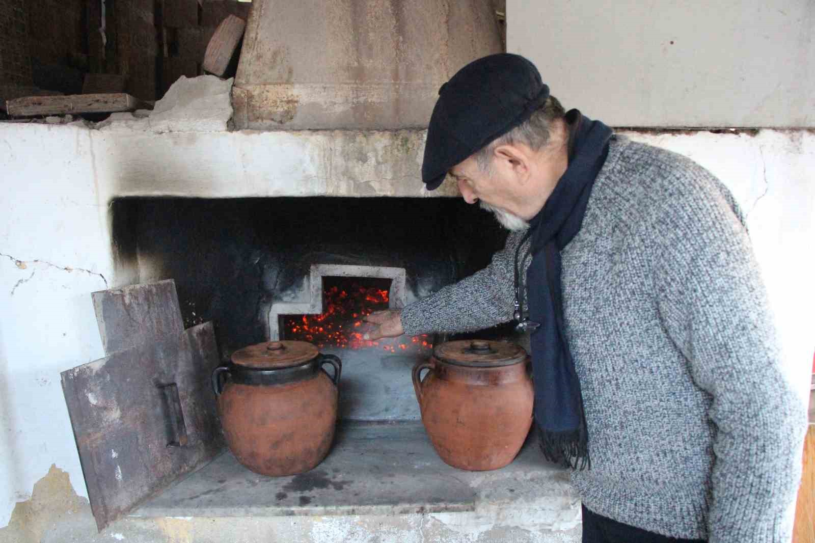 Amasya’nın tescilli lezzeti ’taş fırın keşkeği’: Pişmesi 12 saat sürüyor

