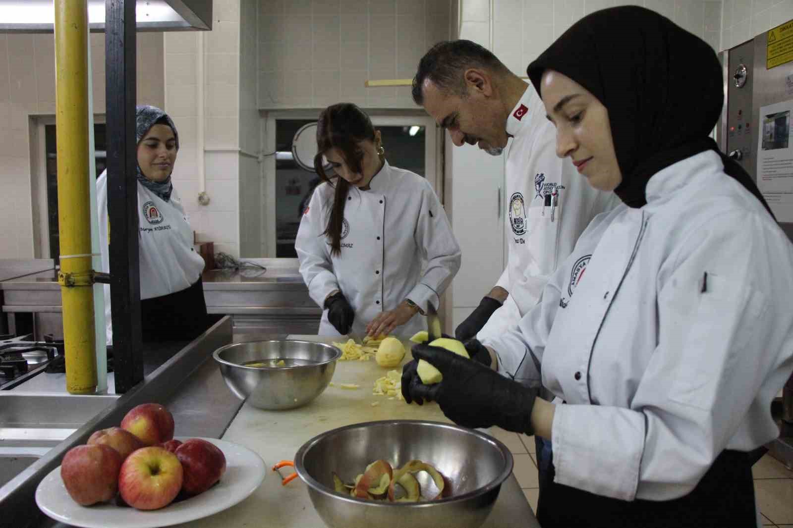 Amasya’nın yeni lezzeti ‘elmalı baklava’
