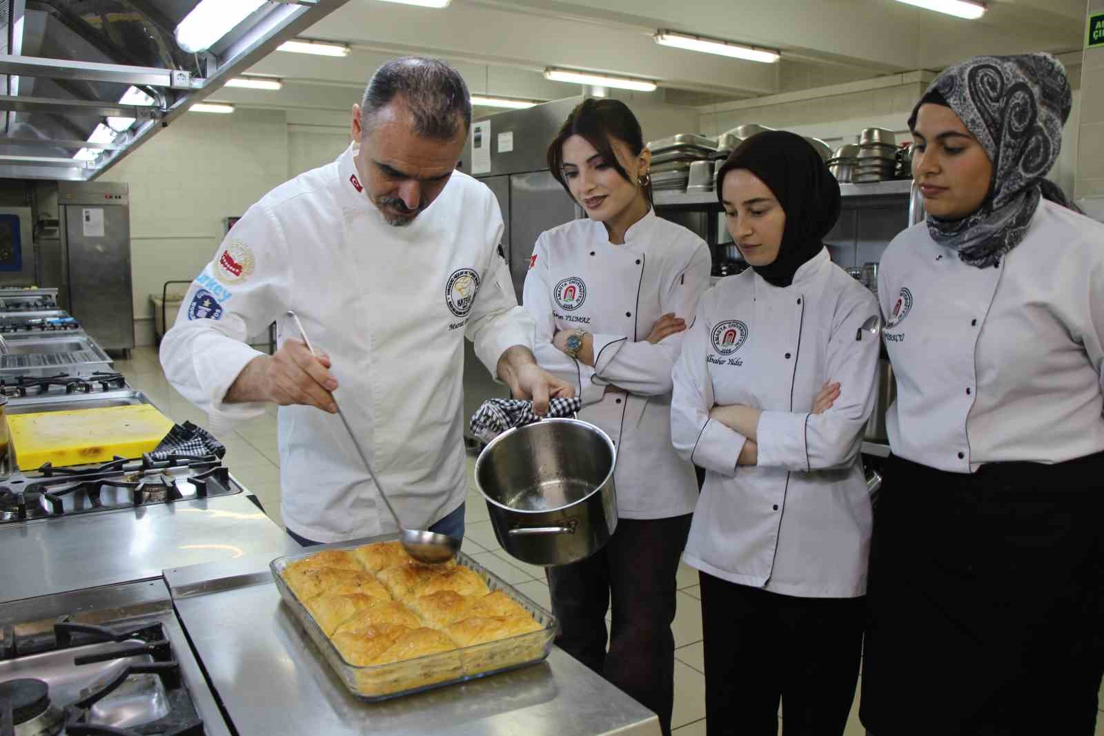 Amasya’nın yeni lezzeti ‘elmalı baklava’
