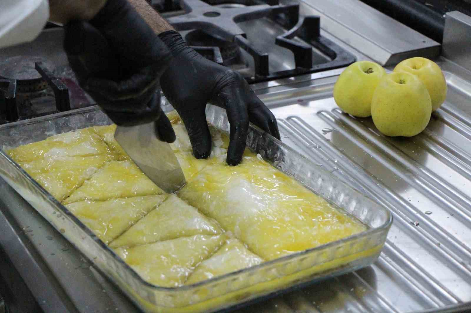 Amasya’nın yeni lezzeti ‘elmalı baklava’
