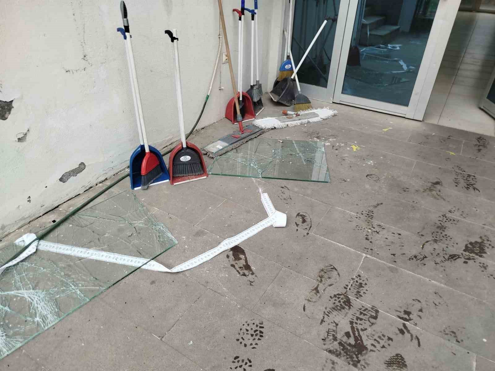 Amatör lig maçında olay çıktı: Musluklar söküldü, camlar kırıldı
