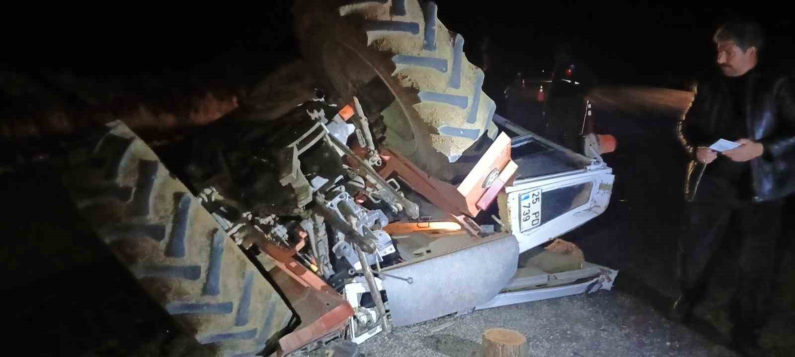 Ambulans traktöre arkadan çarptı: 4 yaralı
