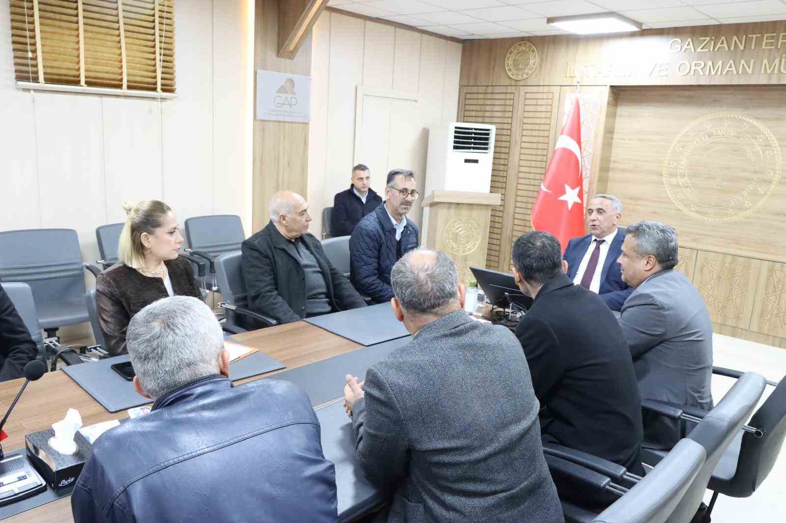 ’Ana Arı Yetiştiriciliği’ kursunu başarıyla bitiren kursiyerlere sertifika
