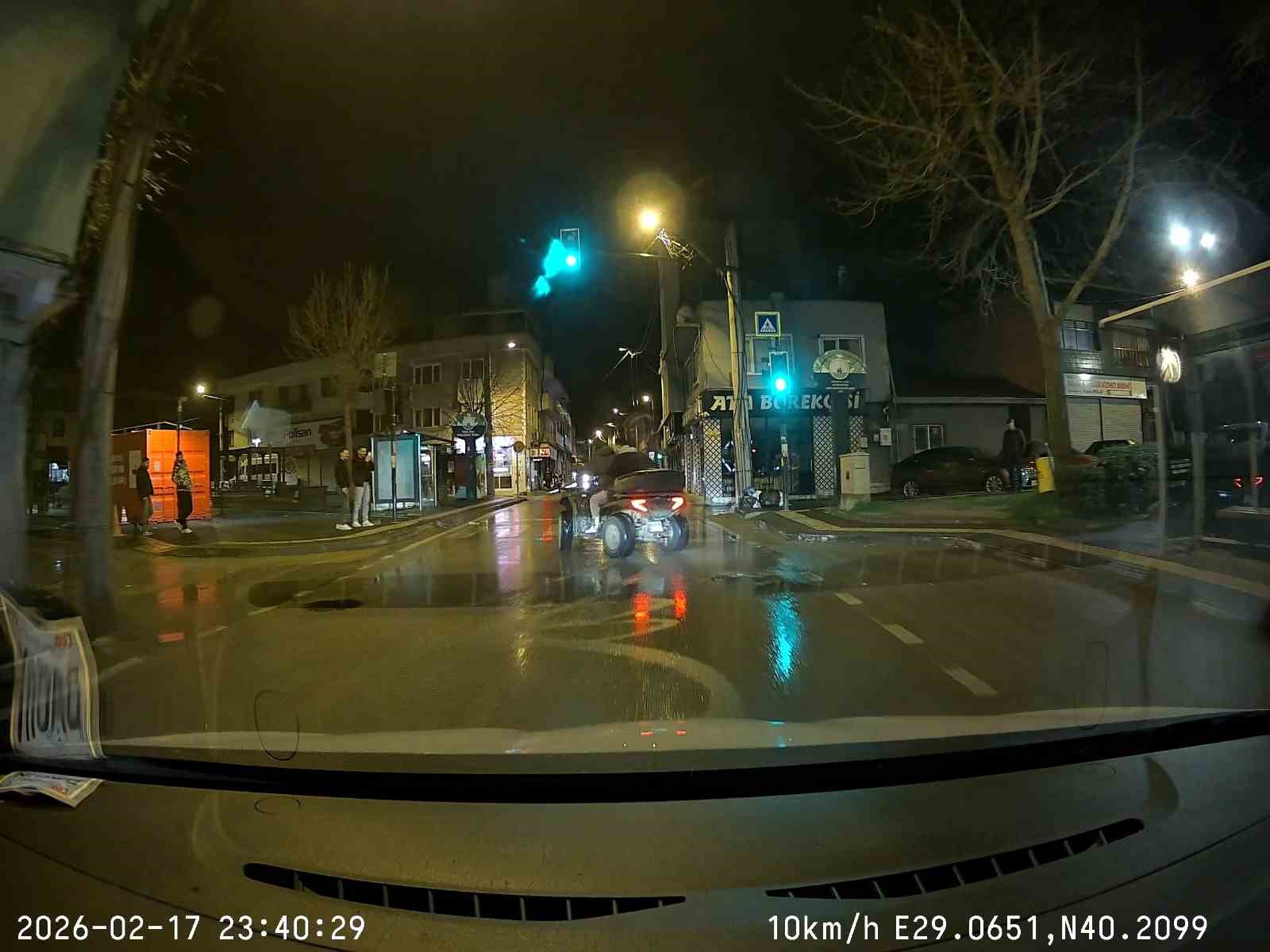 Ana caddeyi drift parkuruna çevirdi, facianın eşiğinden böyle döndü
