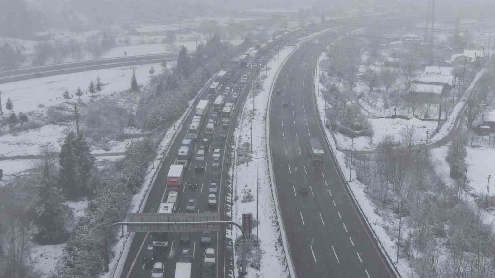 Anadolu otoyolunda kontrollü geçiş sağlanıyor
