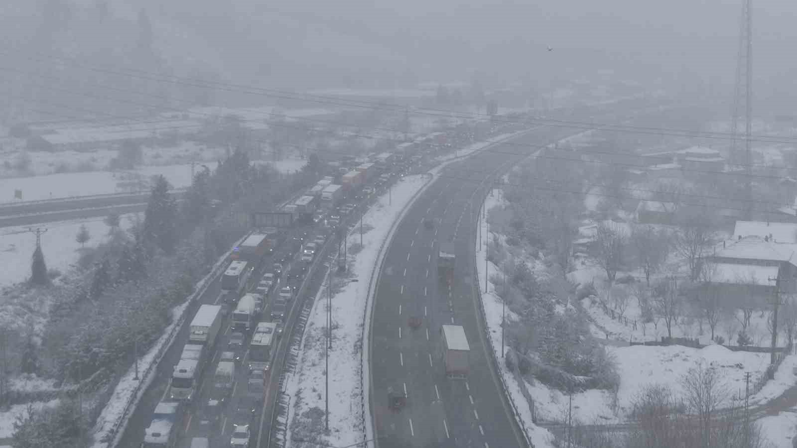 Anadolu otoyolunda kontrollü geçiş sağlanıyor
