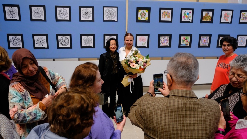 Anadolu Üniversitesi 60 yaş üstü Tazelenme Üniversitesi öğrencilerinden mandala sergisi
Anadolu Üniversitesi 60 yaş üstü Tazelenme Üniversitesi öğrencilerinden mandala sergisi