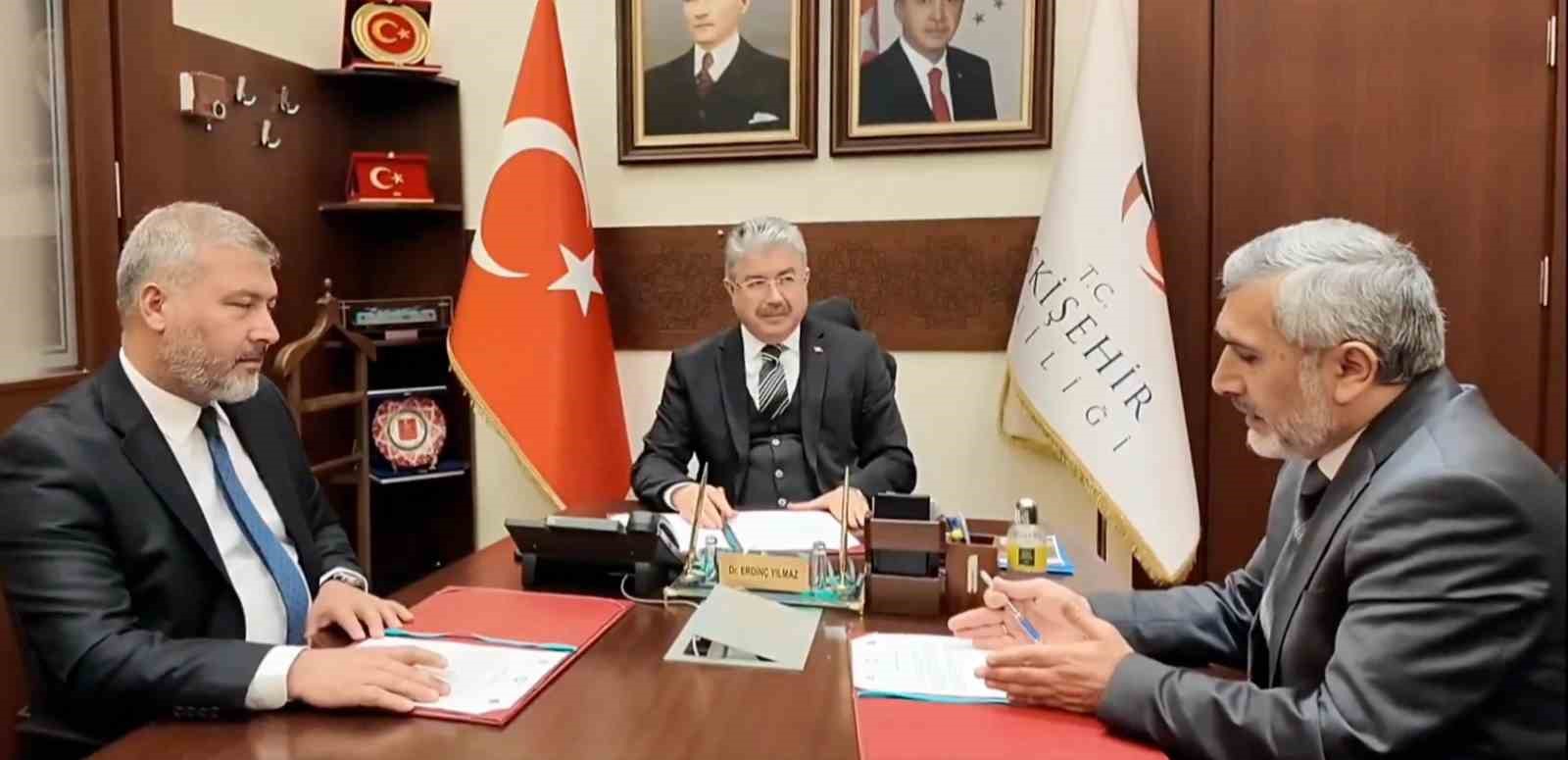 Anadolu Üniversitesi kampüsüne ’Genç Ofis’ kuruluyor
Anadolu Üniversitesi kampüsüne ’Genç Ofis’ kuruluyor