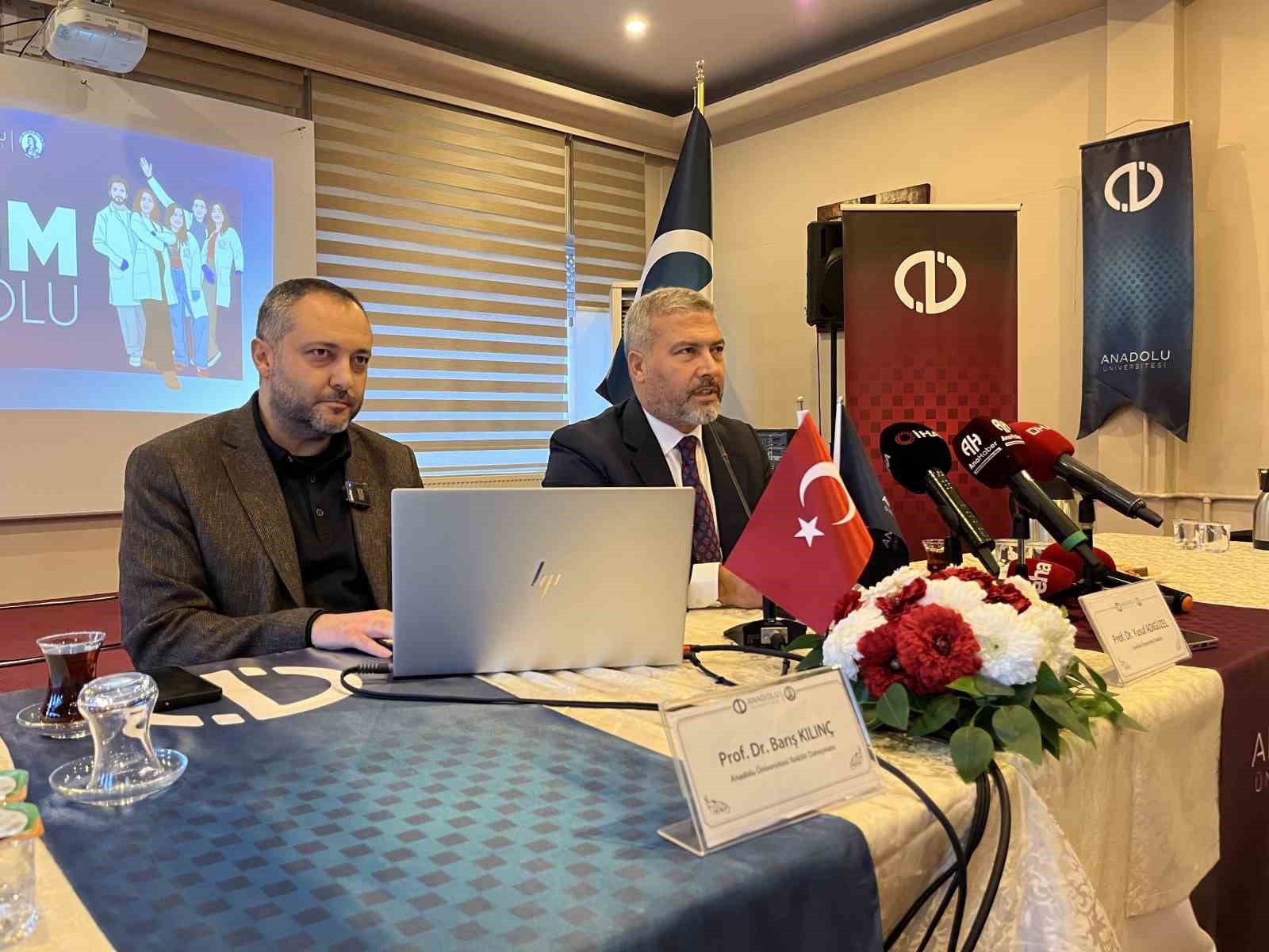 Anadolu Üniversitesi Rektörü Adıgüzel, basın mensuplarıyla buluştu
