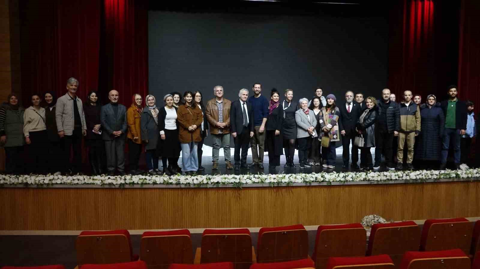 Anadolu Üniversitesi tiyatroseverlere unutulmaz anlar yaşattı
