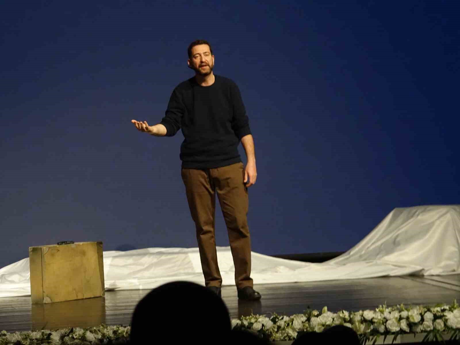Anadolu Üniversitesi tiyatroseverlere unutulmaz anlar yaşattı
