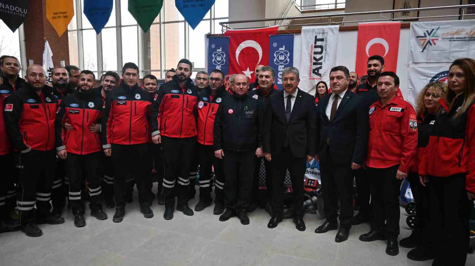 Anadolu Üniversitesi’nde 6 Şubat depremlerinde hayatını kaybedenler anıldı
Anadolu Üniversitesi’nde 6 Şubat depremlerinde hayatını kaybedenler anıldı