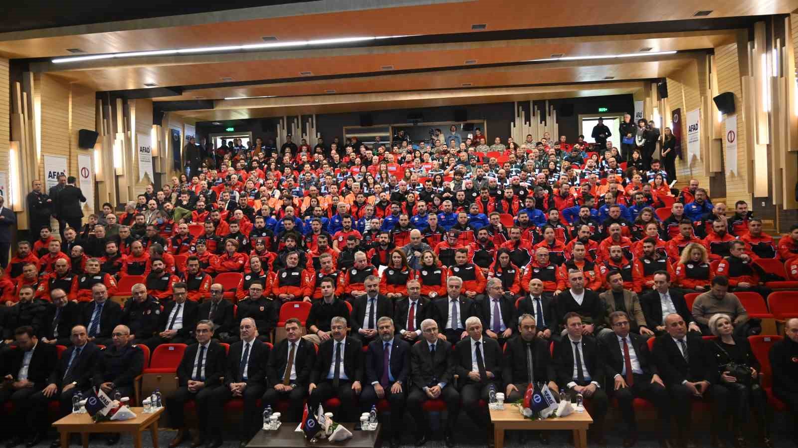 Anadolu Üniversitesi’nde 6 Şubat depremlerinde hayatını kaybedenler anıldı
Anadolu Üniversitesi’nde 6 Şubat depremlerinde hayatını kaybedenler anıldı