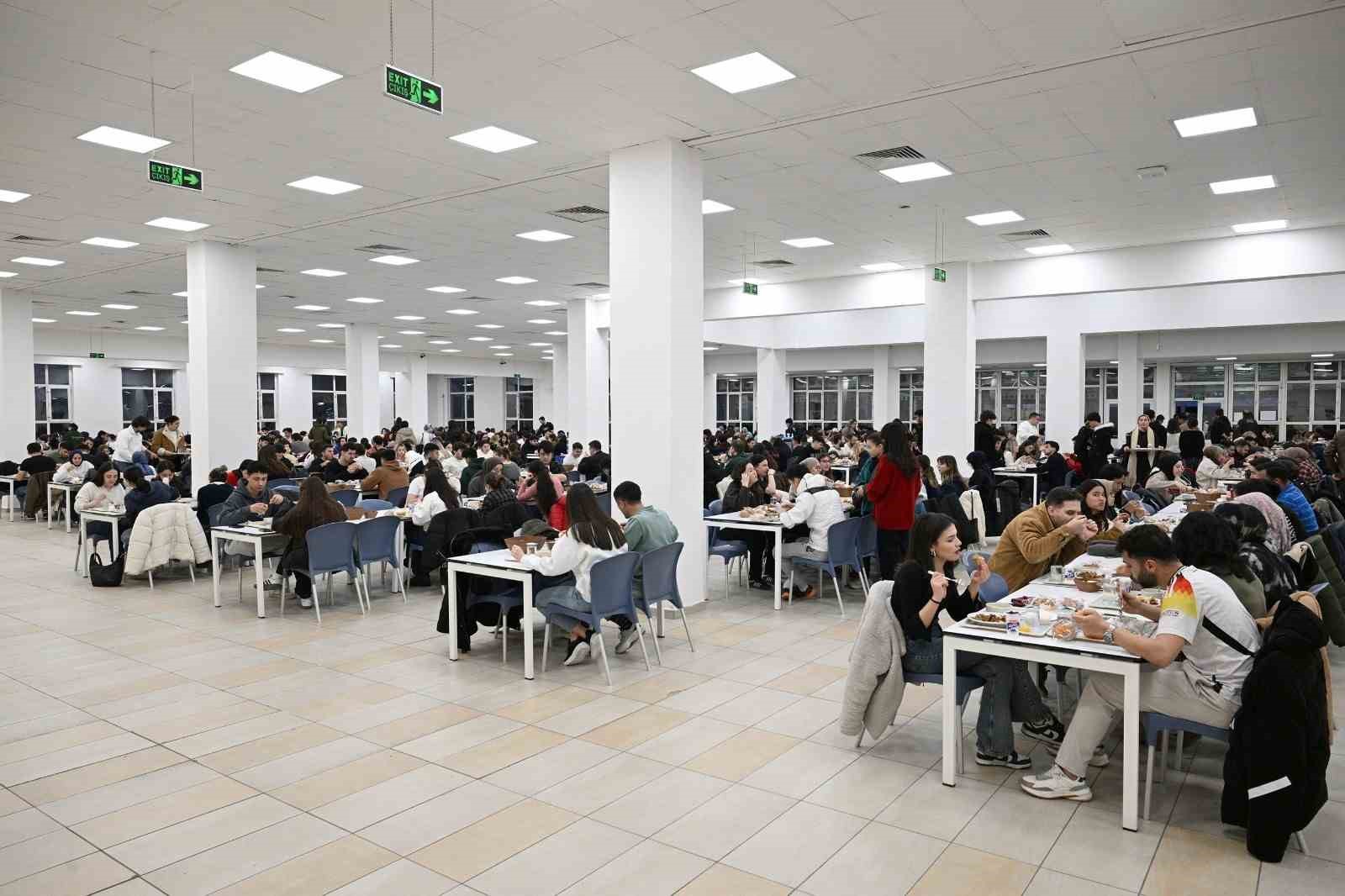 Anadolu Üniversitesi’nde ilk iftar heyecanı
