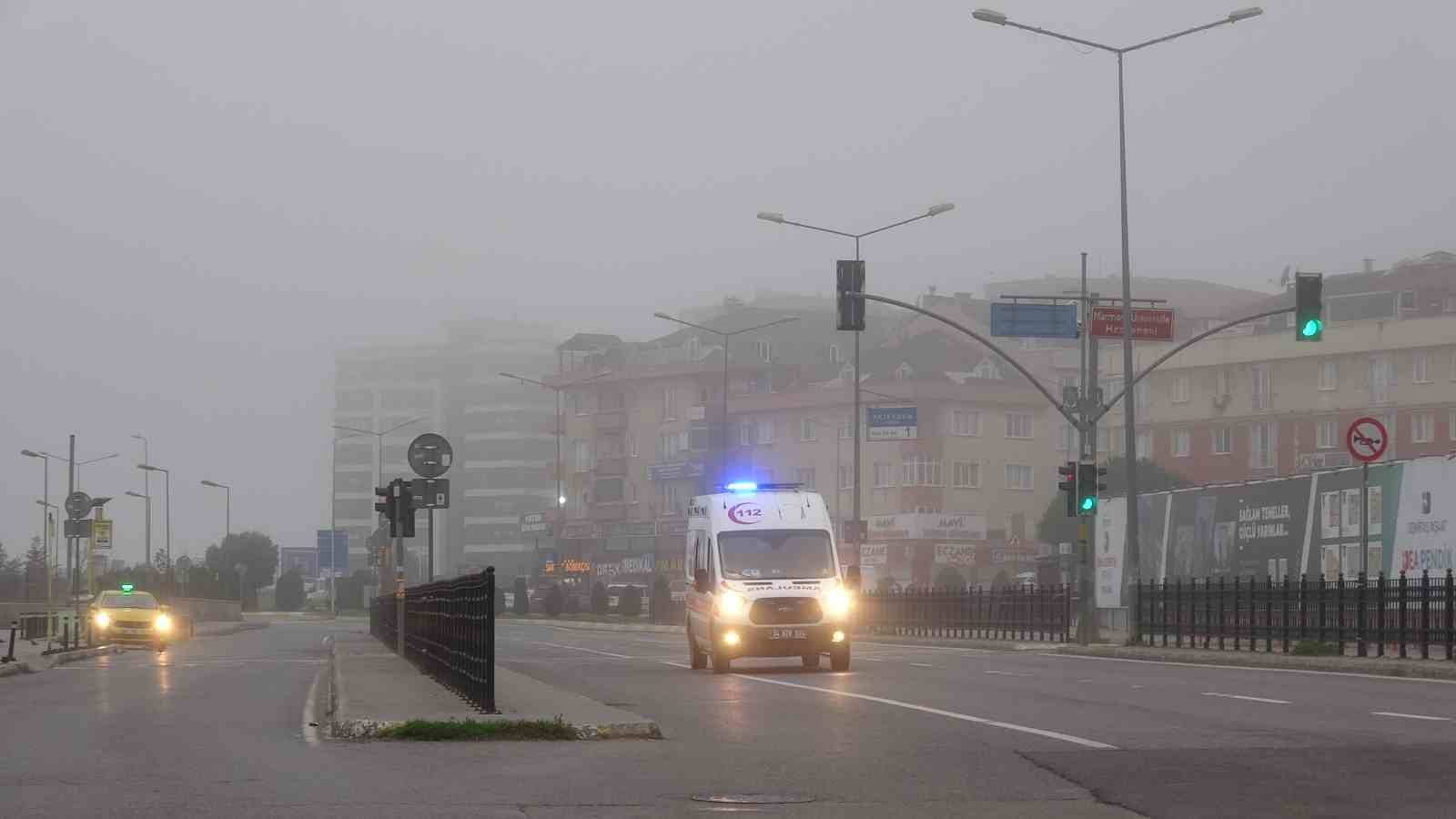 Anadolu Yakası’nda yoğun sis etkili oldu: Görüş mesafesi düştü, sürücüler zor anlar yaşadı
