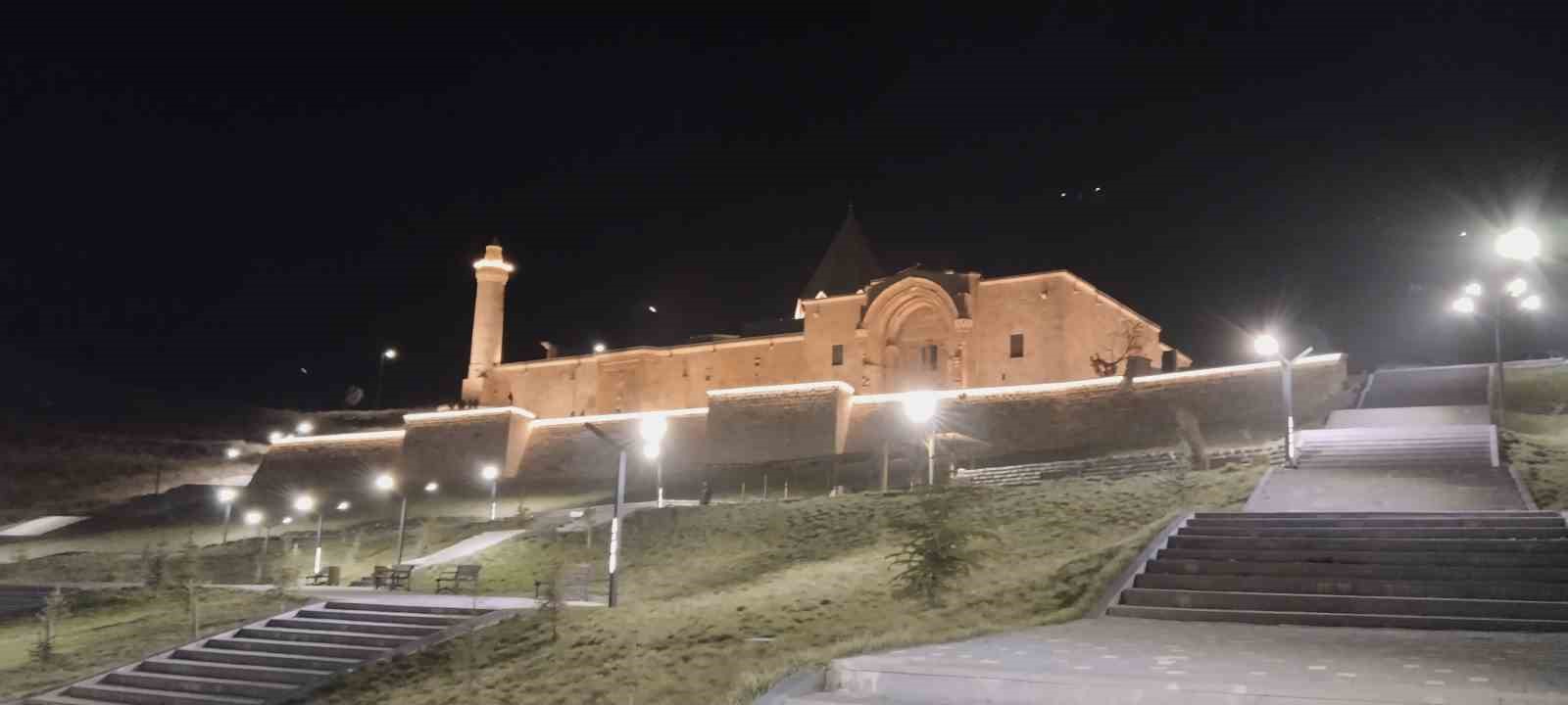 Anadolu’nun "El Hamrası" Kadir Gecesi’nde doldu taştı
