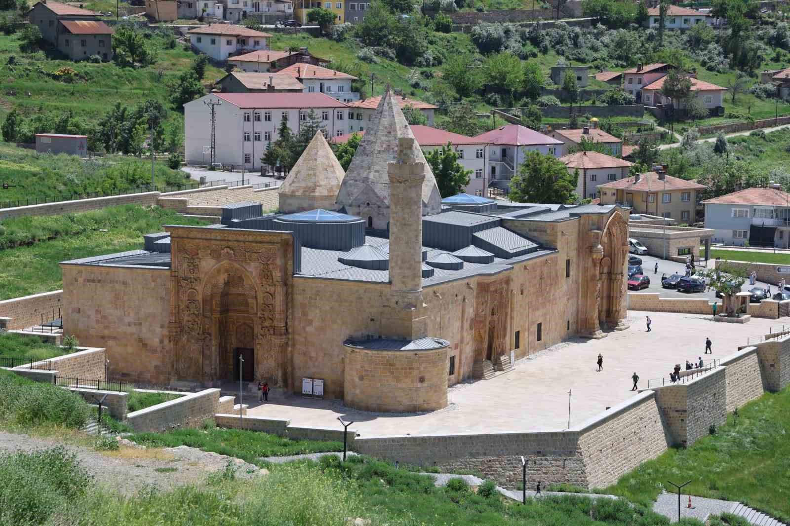 Anadolu’nun "El Hamrası" Kadir Gecesi’nde doldu taştı
