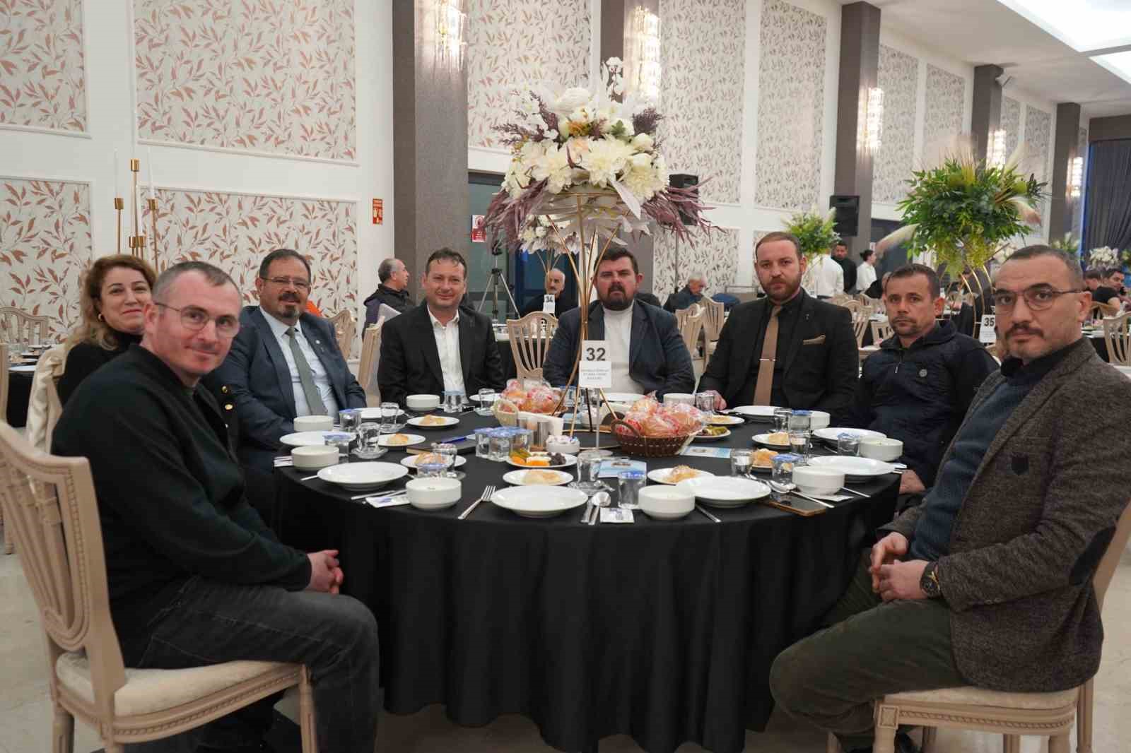 Anahtar Partisi Denizli İl Başkanı Sarun İdmanyurdu’nun iftar yemeğine katıldı
Anahtar Partisi Denizli İl Başkanı Sarun İdmanyurdu’nun iftar yemeğine katıldı