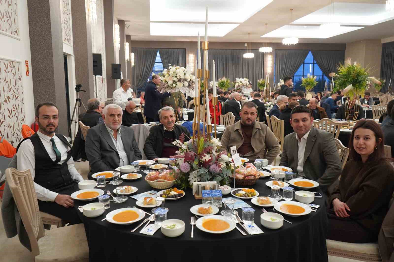 Anahtar Partisi Denizli İl Başkanı Sarun İdmanyurdu’nun iftar yemeğine katıldı
Anahtar Partisi Denizli İl Başkanı Sarun İdmanyurdu’nun iftar yemeğine katıldı