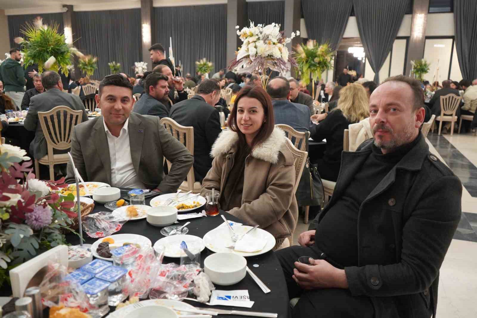 Anahtar Partisi Denizli İl Başkanı Sarun İdmanyurdu’nun iftar yemeğine katıldı
Anahtar Partisi Denizli İl Başkanı Sarun İdmanyurdu’nun iftar yemeğine katıldı