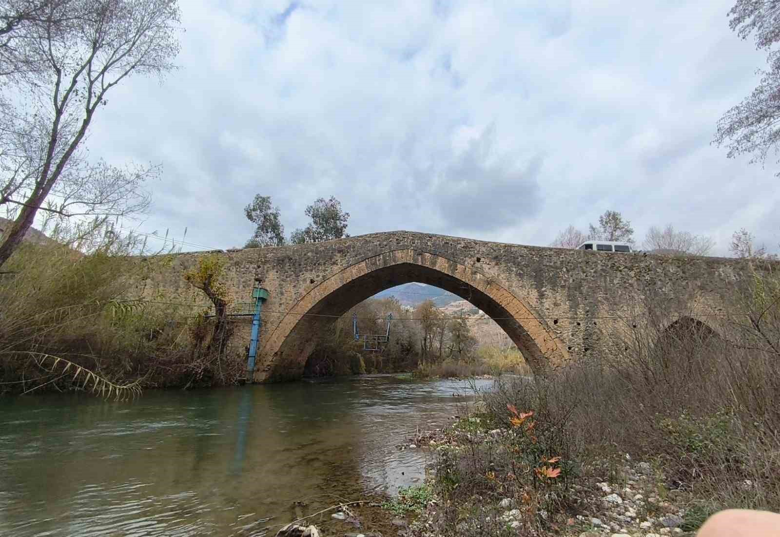 Anamur’da sular altında kalan köyden geriye bir minare kaldı
Anamur’da sular altında kalan köyden geriye bir minare kaldı
