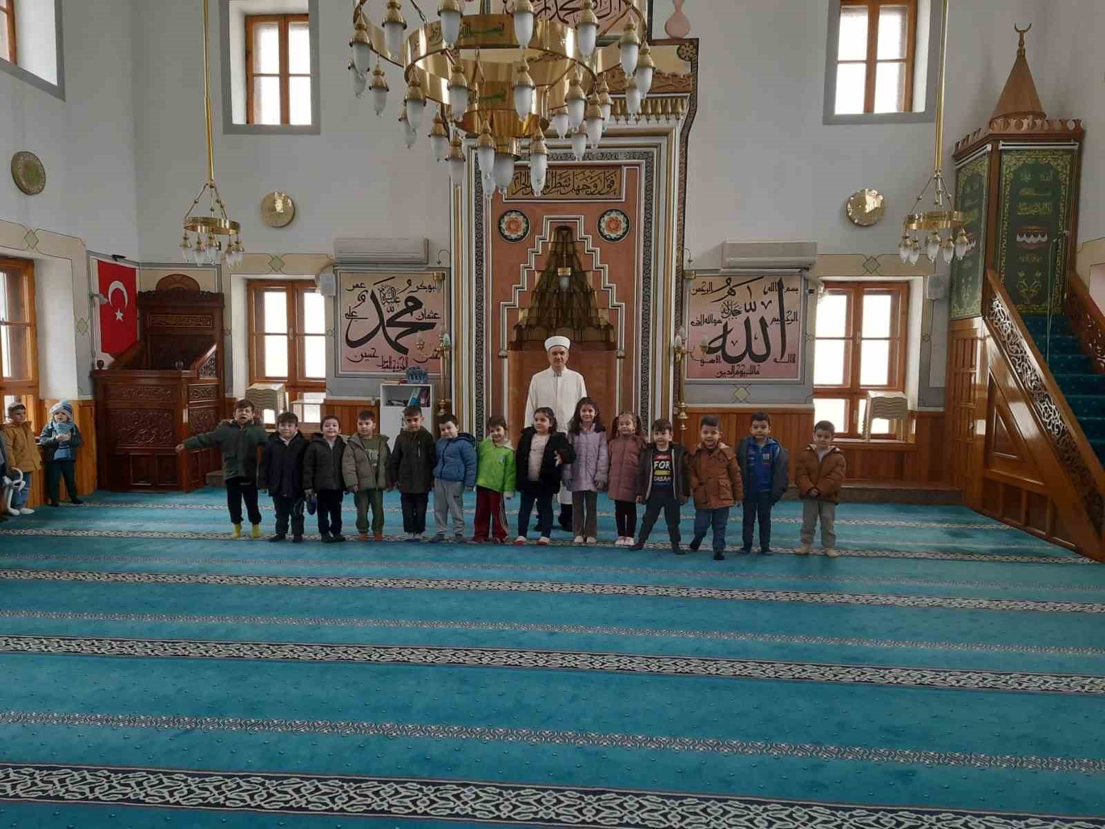 Anaokulu öğrencileri Yediler Camii’nde İslam kültürünü öğrendi
