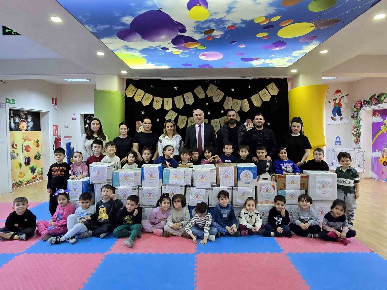 Anaokulu öğrencilerinden ihtiyaç sahiplerine Ramazan kolisi
