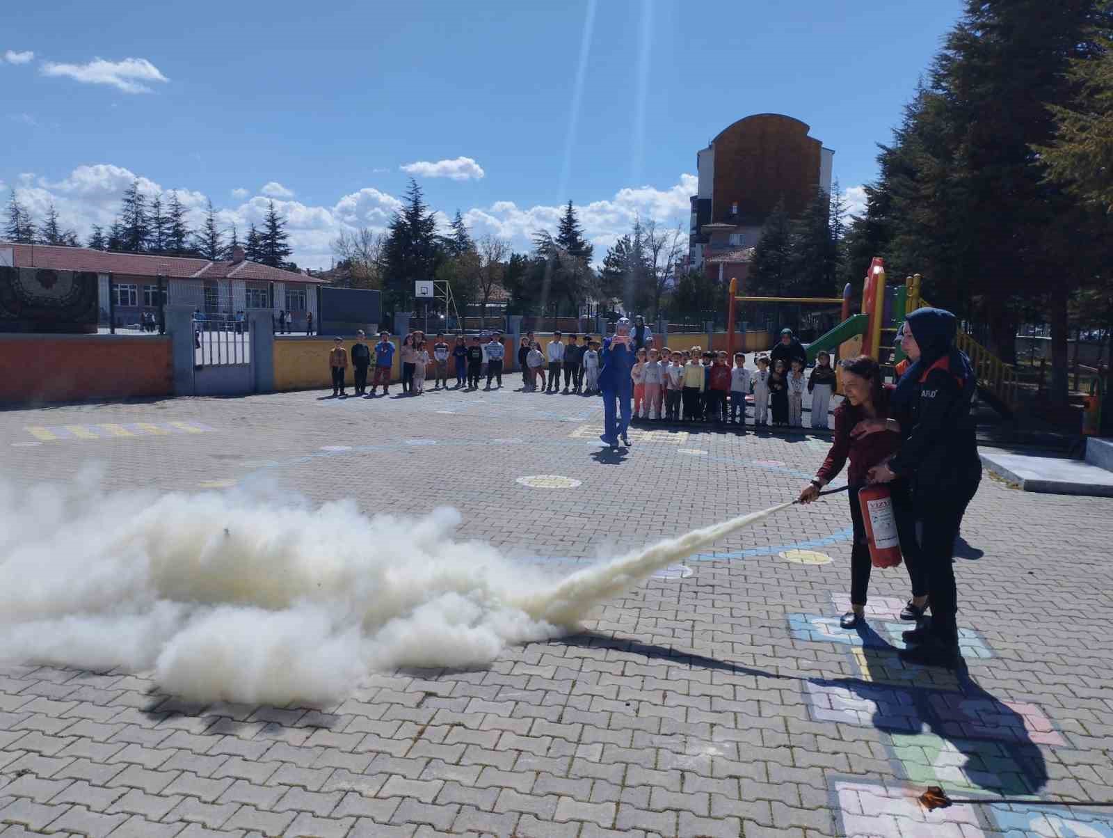 Anaokulu ve ilkokul öğrencilerine yönelik afet farkındalık eğitimi
