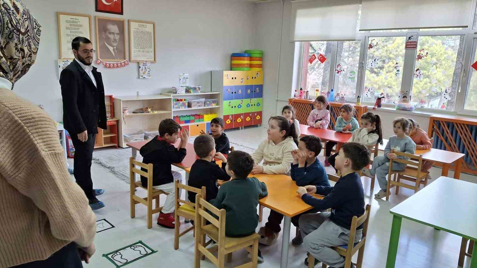 Anaokulunda velilere ’Ramazan ve Oruç’ konulu seminer verildi
