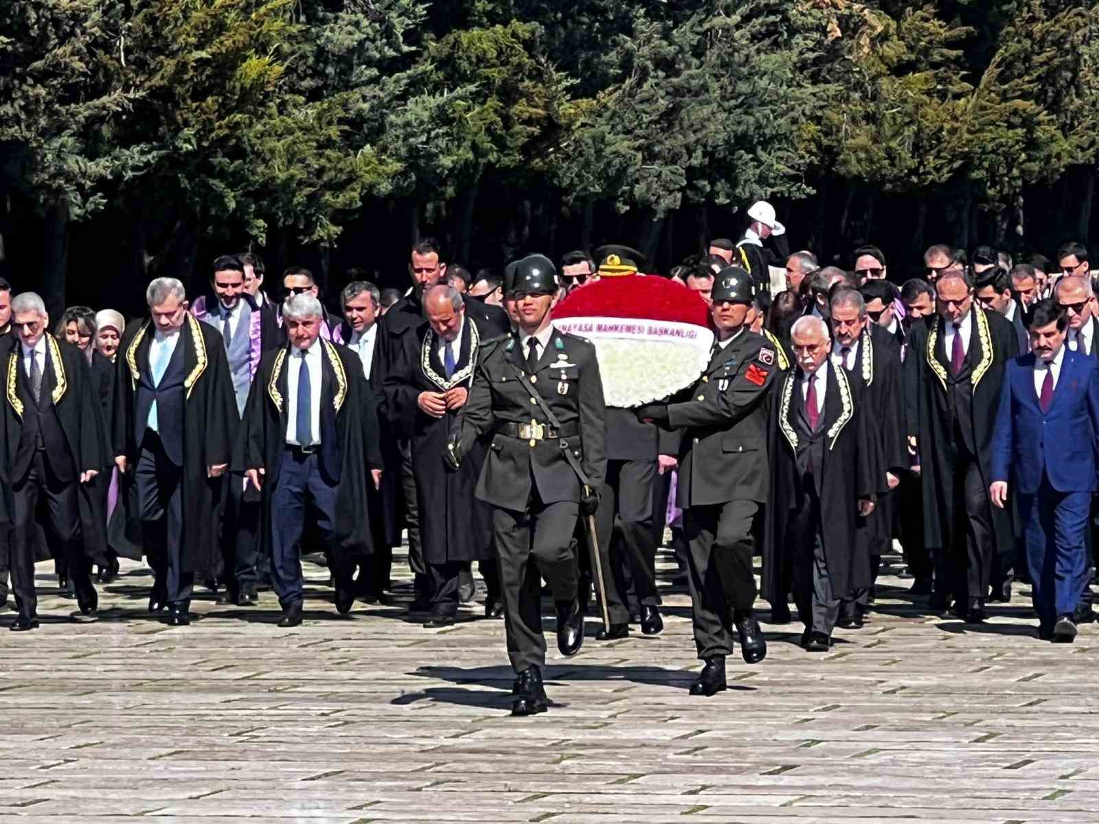 Anayasa Mahkemesi heyeti Anıtkabir’i ziyaret etti
