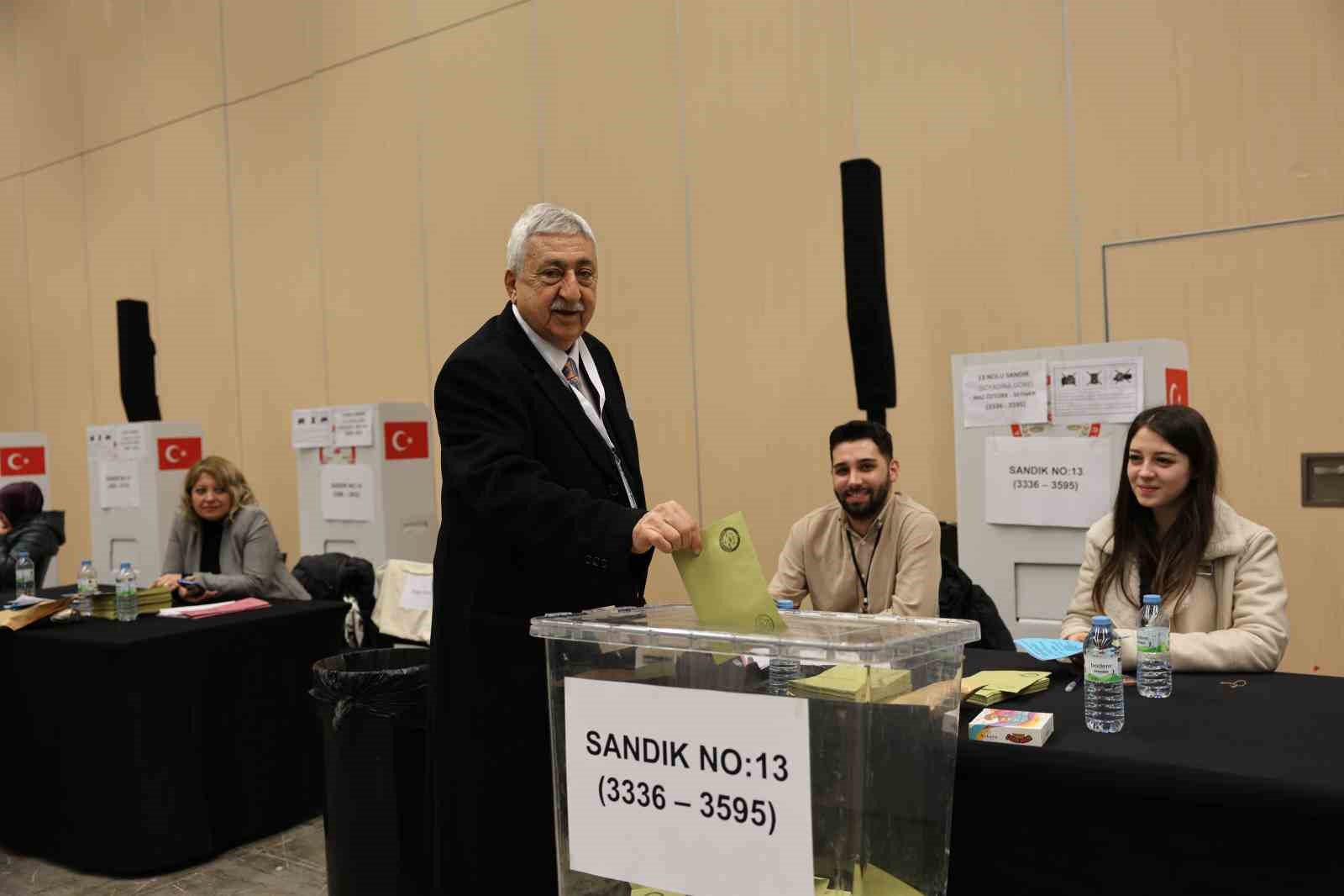 Ankara Bakkallar Odası’nda Bendevi Palandöken güven tazeledi
