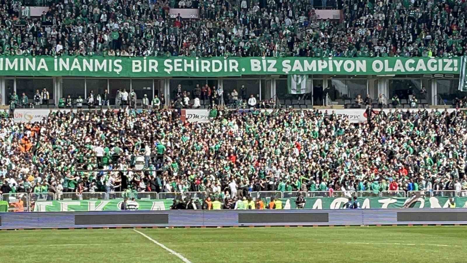 Ankara Demirspor - Bursaspor maçı öncesi tribünde kavga çıktı
