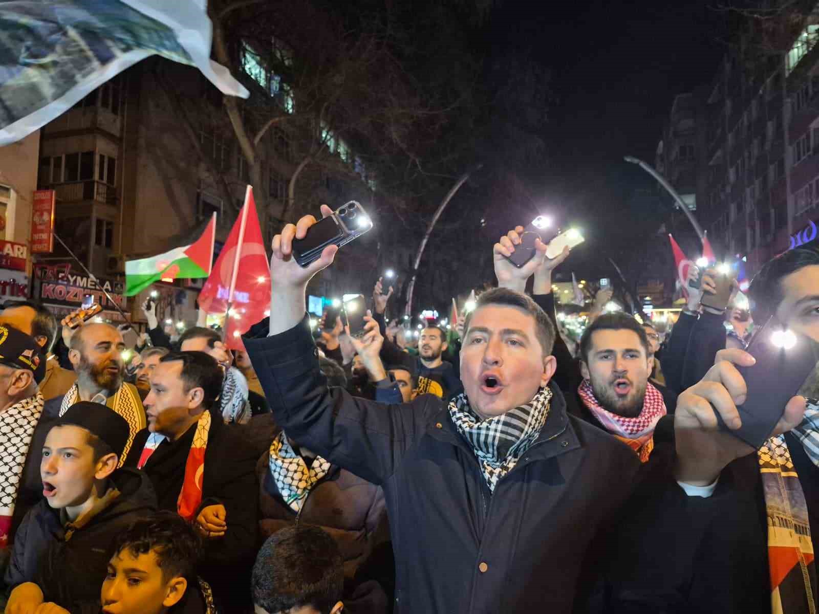 Ankara Filistin Dayanışma Platformu’ndan "Aksa’ya Sahip Çık" yürüyüşü
Ankara Filistin Dayanışma Platformu’ndan "Aksa’ya Sahip Çık" yürüyüşü