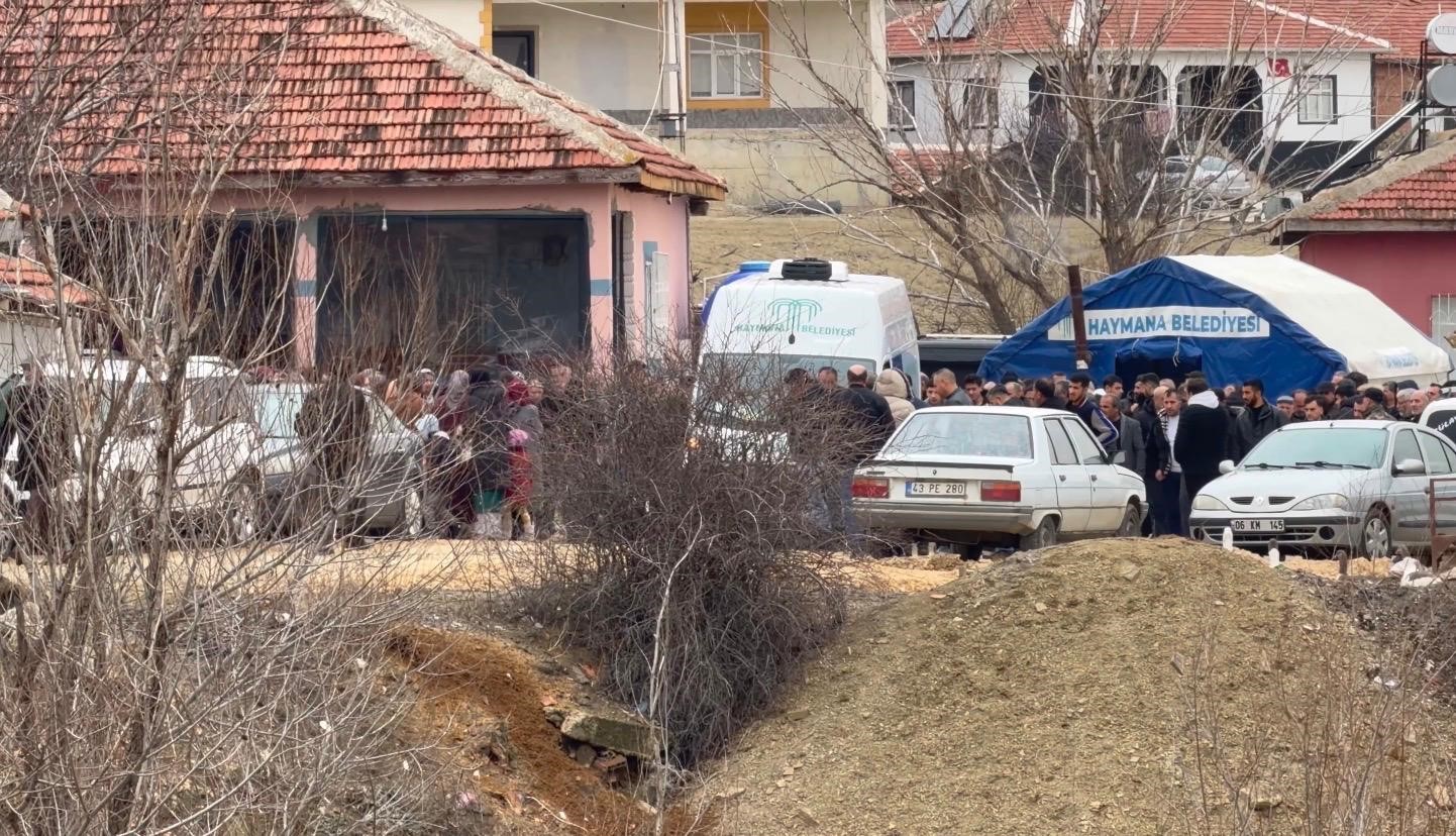 Ankara’da boşanma aşamasındaki eşi tarafından öldürülen kadın toprağa verildi
