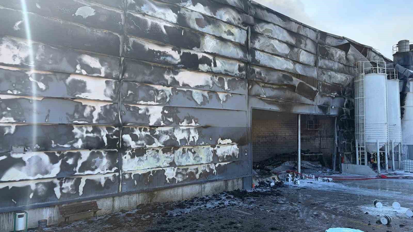 Ankara’da boya fabrikasında yangın
