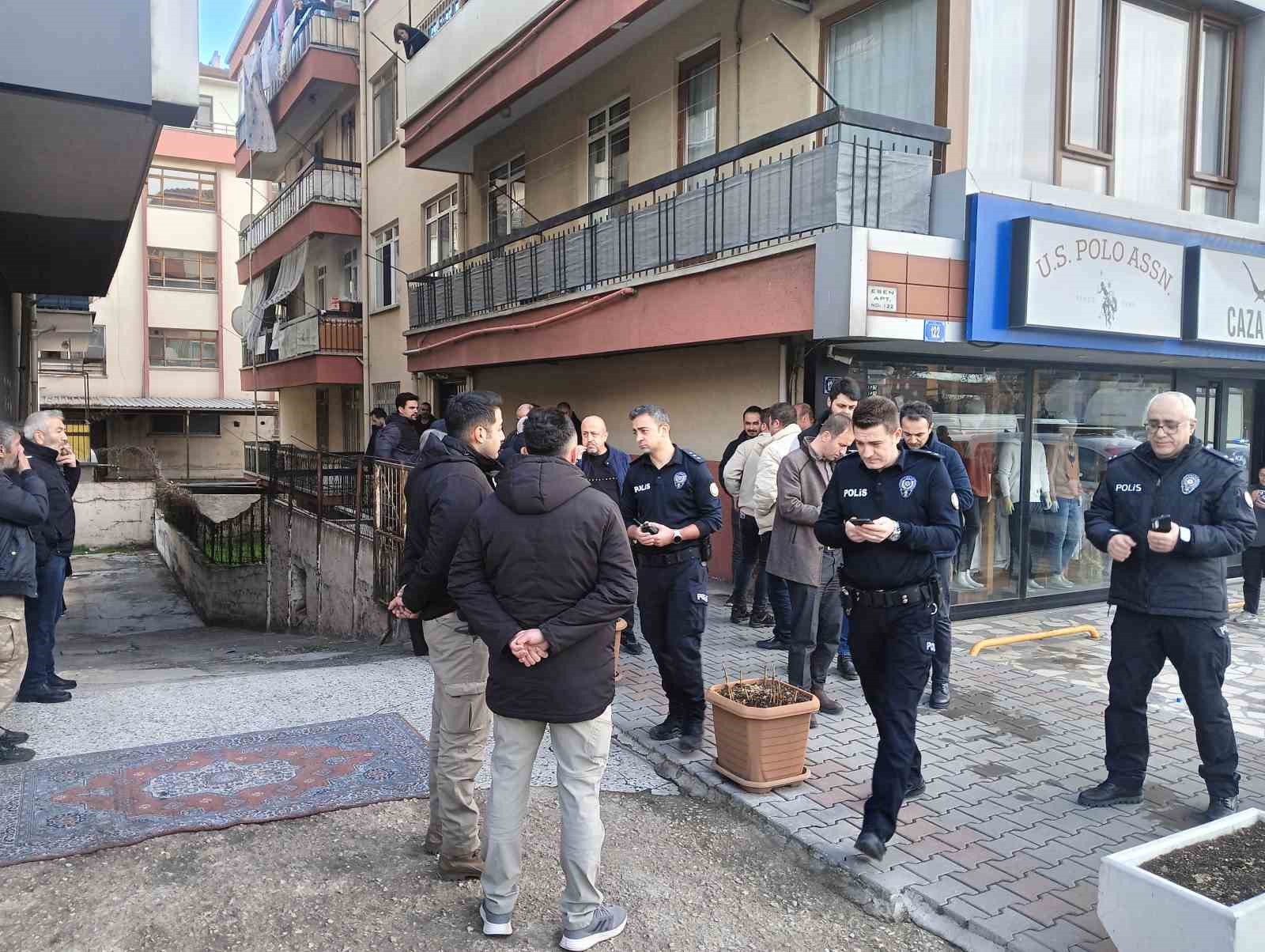 Ankara’da eski eşini ağır yaralayan şahıs, kayınvalidesini öldürüp intihar etti
