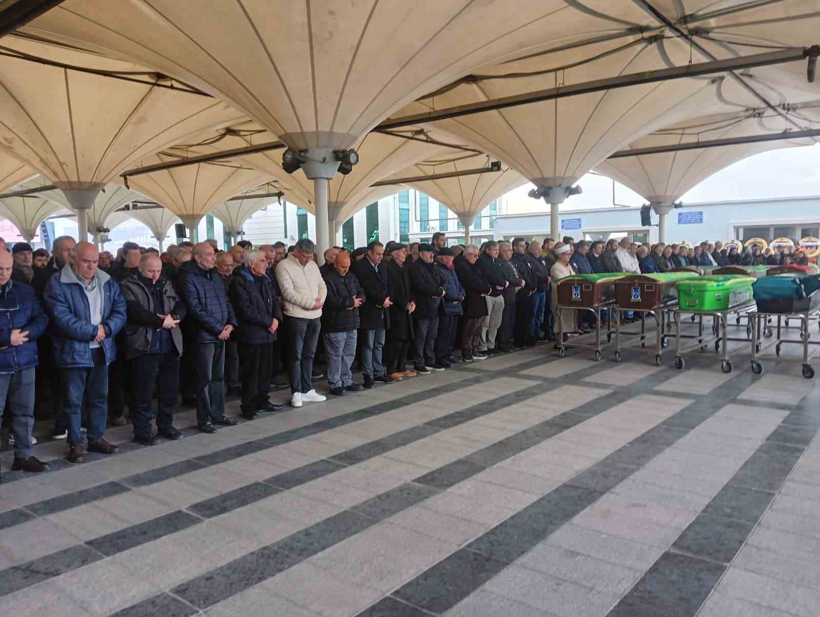 Ankara’da gaz sızıntısından vefat eden baba ile kızı son yolcuğuna uğurlandı
