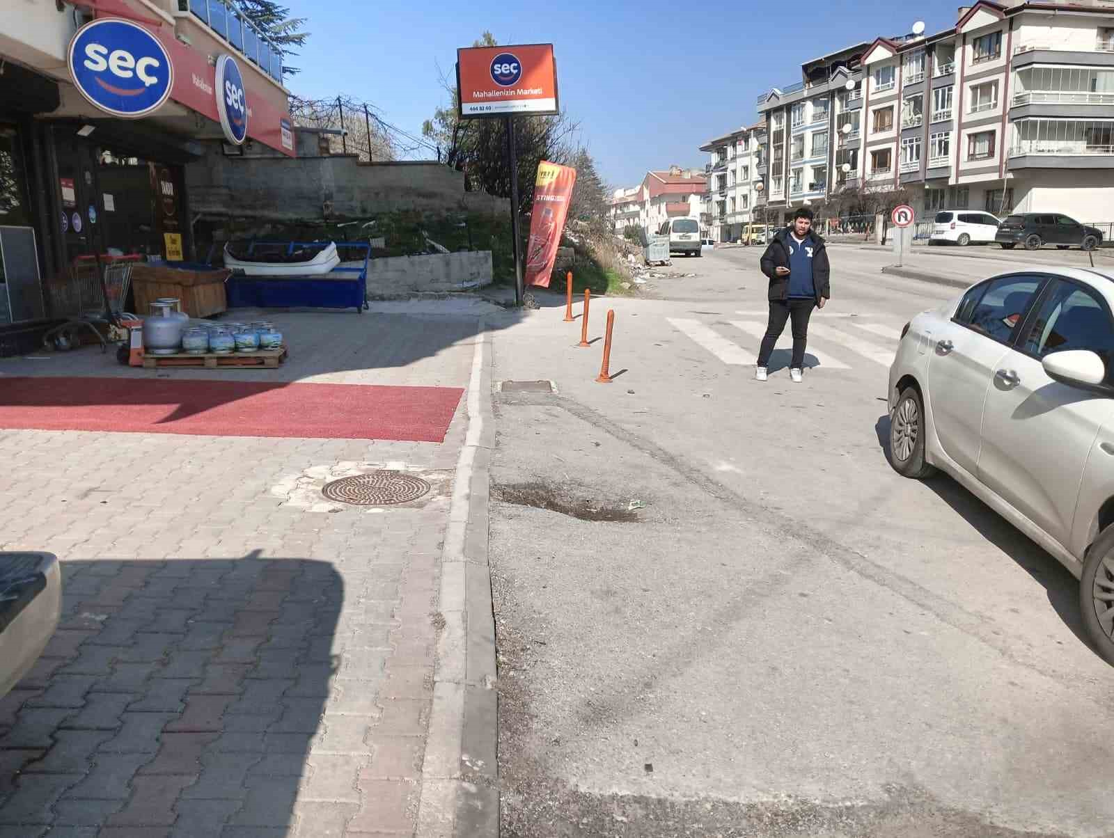Ankara’da husumetlisini öldüresiye darp eden 3 saldırgan kameraya yansıdı
