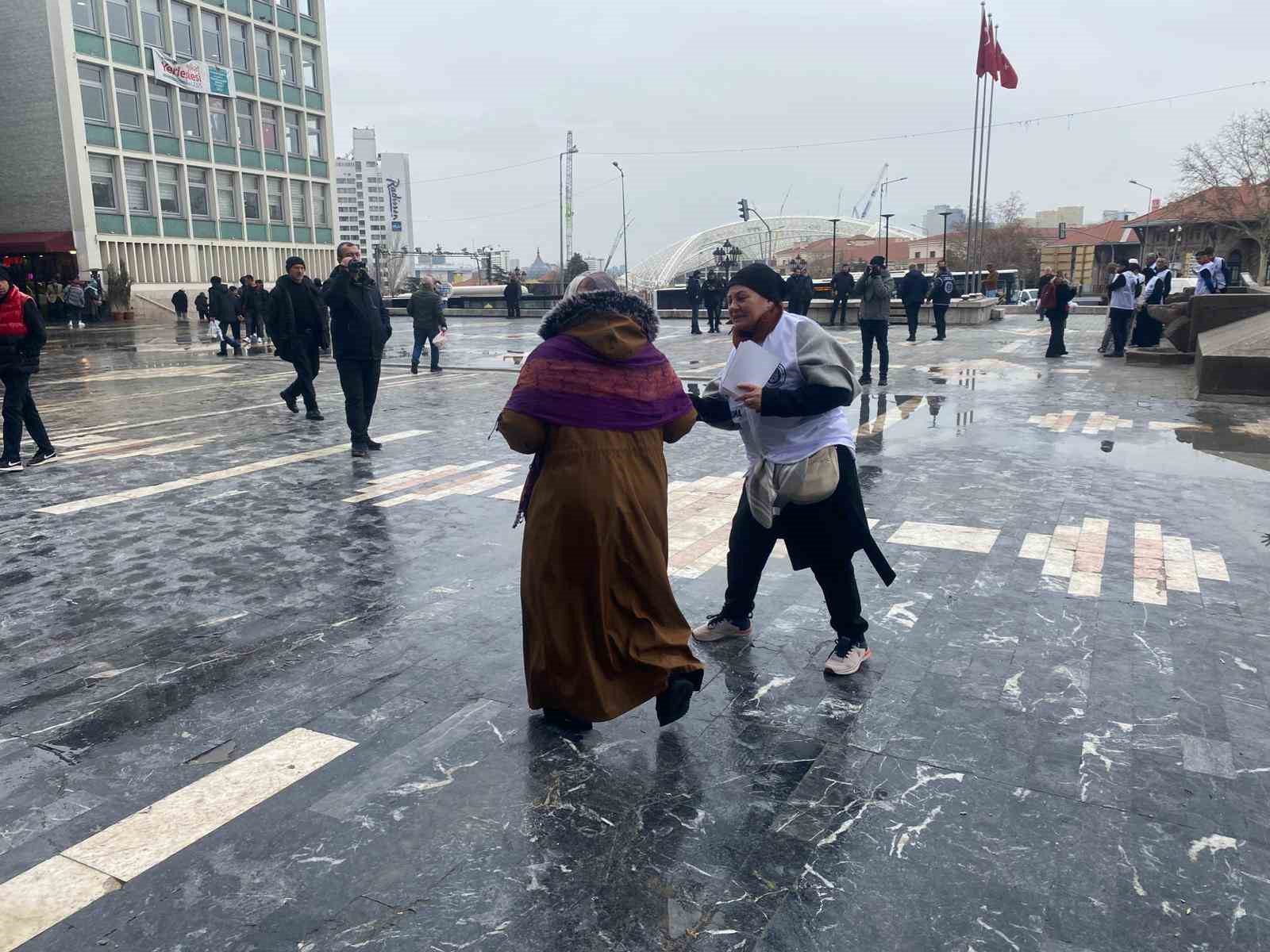 Ankara’da "IBAN mağdurları"ndan eylem
Ankara’da "IBAN mağdurları"ndan eylem